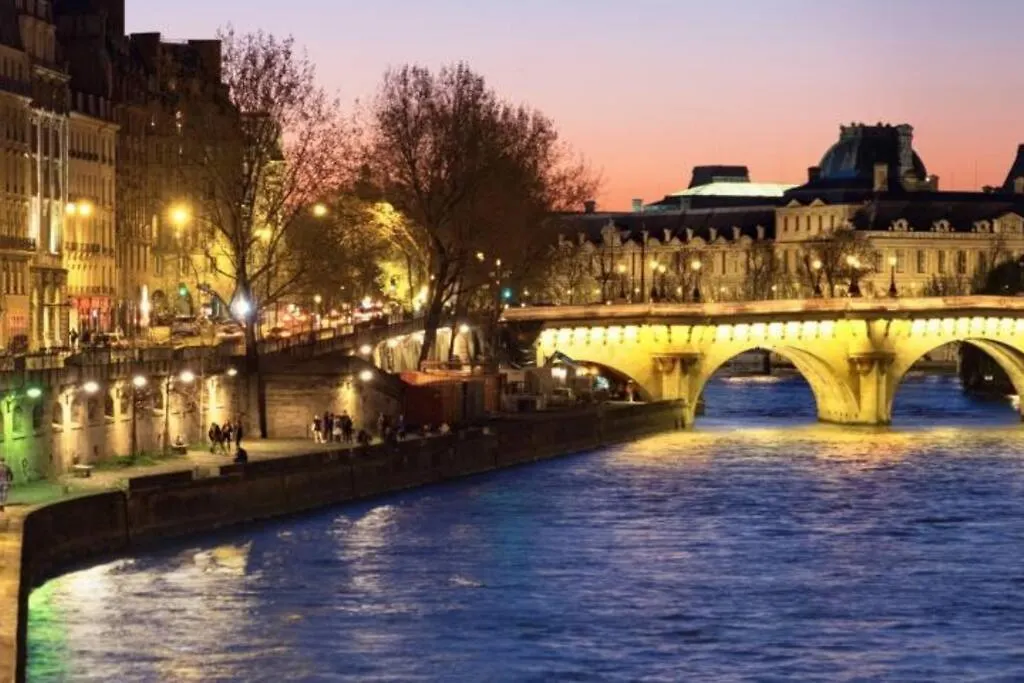 Notre Dame, Odeon 5e, Triplex 2 Salles De Bain * Paříž